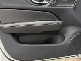 Volvo V60 T6 Plug-in hybrid AWD Plus Dark / I Love Sweden uitvoering / Exterieur Styling kit / 19" Velgen / Sport stoelen / thumbnail 19