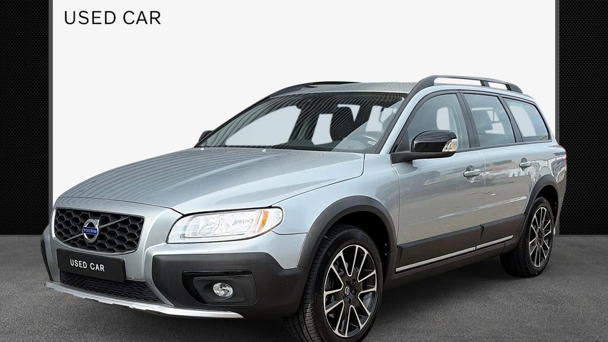 Volvo XC70 T5 Dynamic Edition / Stoelverwarming / Cruise control / Lederen bekleding / — foto 1