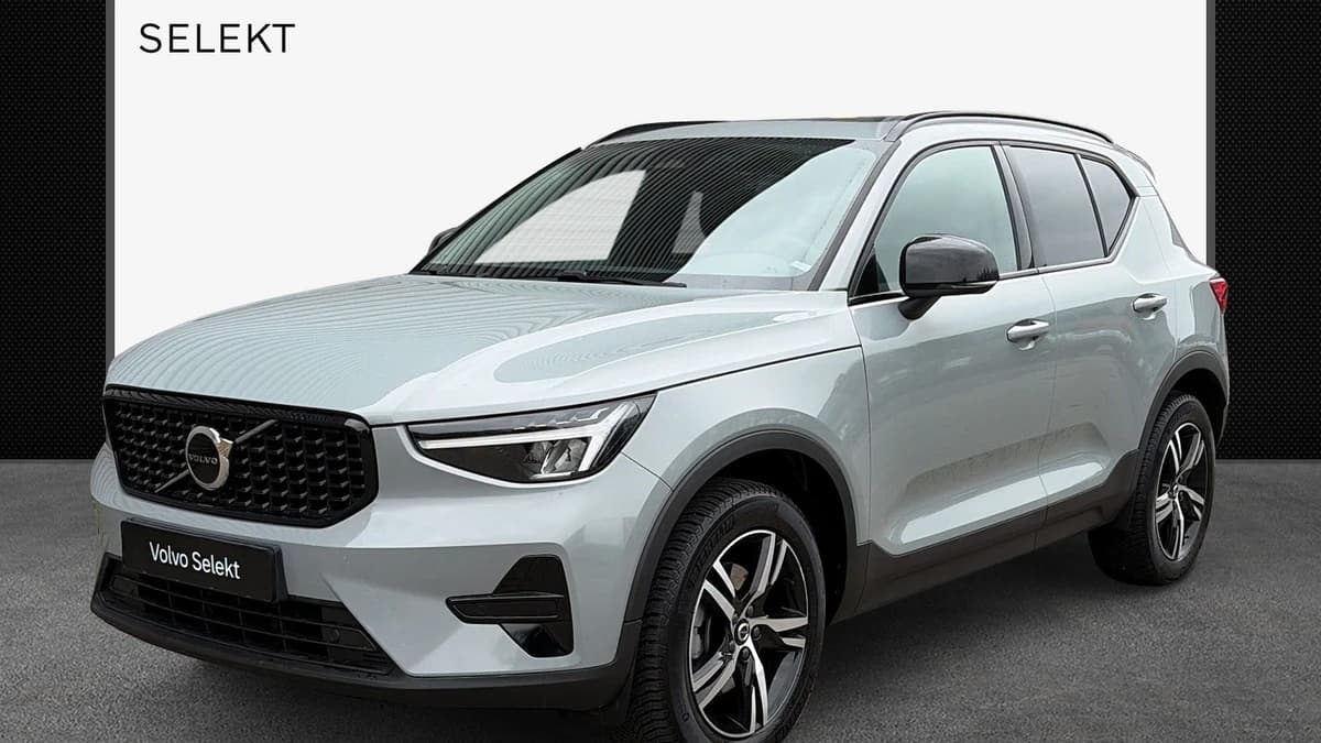 Volvo XC40 2.0 B4 Plus Dark / Panoramadak / Lederen bekleding / Trekhaak / Parkeerverwarming / — foto 1