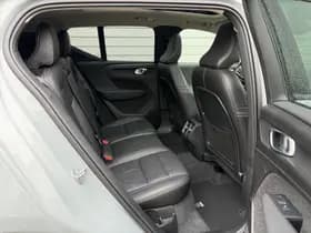 Volvo XC40 2.0 B4 Plus Dark / Panoramadak / Lederen bekleding / Trekhaak / Parkeerverwarming / thumbnail 13
