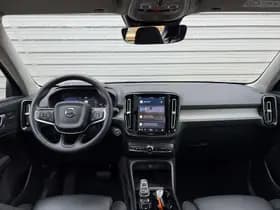 Volvo XC40 2.0 B4 Plus Dark / Panoramadak / Lederen bekleding / Trekhaak / Parkeerverwarming / thumbnail 16