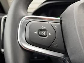 Volvo XC40 2.0 B4 Plus Dark / Panoramadak / Lederen bekleding / Trekhaak / Parkeerverwarming / thumbnail 20