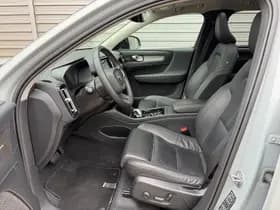 Volvo XC40 2.0 B4 Plus Dark / Panoramadak / Lederen bekleding / Trekhaak / Parkeerverwarming / thumbnail 8