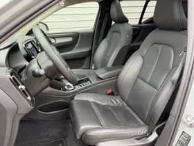 Volvo XC40 2.0 B4 Plus Dark / Panoramadak / Lederen bekleding / Trekhaak / Parkeerverwarming / thumbnail 9