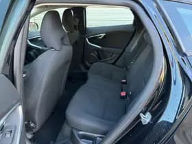 Volvo V40 1.6 T2 Summum / Xenon / 16" Velgen / Stoel verwarming / Voorruit verwarming / thumbnail 12