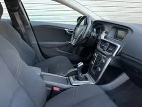 Volvo V40 1.6 T2 Summum / Xenon / 16" Velgen / Stoel verwarming / Voorruit verwarming / thumbnail 17