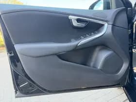 Volvo V40 1.6 T2 Summum / Xenon / 16" Velgen / Stoel verwarming / Voorruit verwarming / thumbnail 18