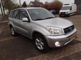 Toyota RAV4 thumbnail 3