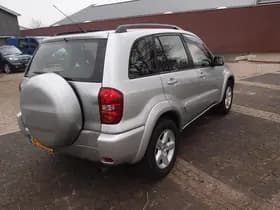 Toyota RAV4 thumbnail 4