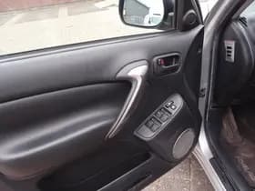 Toyota RAV4 thumbnail 6