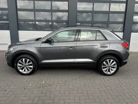 Volkswagen T-Roc thumbnail 3