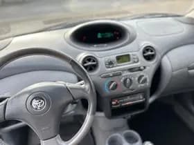 Toyota Yaris thumbnail 10