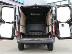 Mercedes-Benz Sprinter thumbnail 3