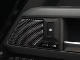 Land Rover Defender 110 3.0 P400 110 X-Dynamic HSE 5-persoons | panorama | meridian | trekhaak | Uniek mooi.. thumbnail 25