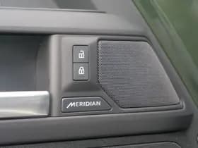 Land Rover Defender 110 2.0 P300e 110 X-Dynamic NIEUW | panorama | luchtvering | trekhaak.. thumbnail 25