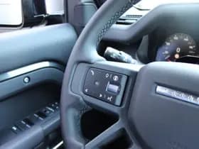 Land Rover Defender 110 Trophy Edition in Deep Sandglow Yellow – 2.0 P300e 110 X-Dynamic SE thumbnail 17