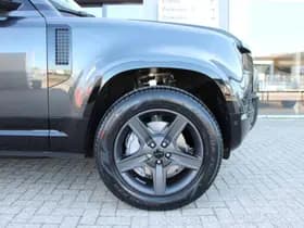 Land Rover Defender 110 Trophy Edition in Deep Sandglow Yellow – 2.0 P300e 110 X-Dynamic SE thumbnail 47