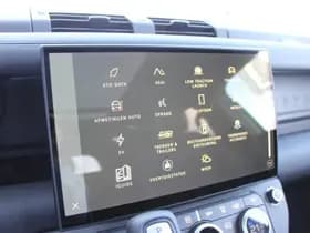 Land Rover Defender 110 Trophy Edition in Deep Sandglow Yellow – 2.0 P300e 110 X-Dynamic SE thumbnail 64