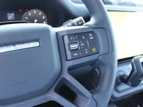 Land Rover Defender OCTA Black P635 4.4 V8 thumbnail 60