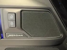 Land Rover Defender P300e 110 S PHEV thumbnail 97