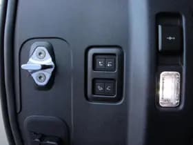 Land Rover Defender 110 5.0 P525 110 V8 thumbnail 51