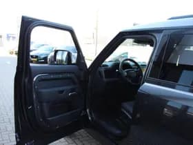 Land Rover Defender P300e 110 X-Dynamic SE PHEV thumbnail 52