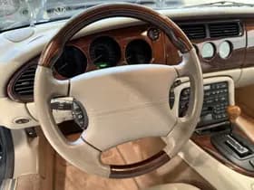 Jaguar XK8 4.0 V8 Convertible thumbnail 7