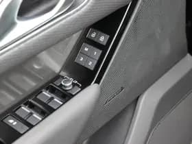 Land Rover Range Rover Velar thumbnail 13