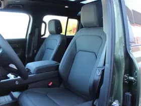 Land Rover Defender thumbnail 13