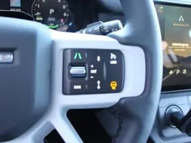 Land Rover Defender thumbnail 16