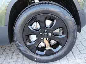 Land Rover Defender thumbnail 5