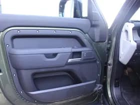 Land Rover Defender thumbnail 10