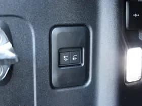 Land Rover Defender thumbnail 37