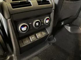 Land Rover Defender thumbnail 78