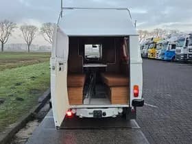 Mercedes-Benz 200 thumbnail 18