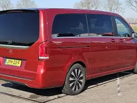 Mercedes-Benz Eqv thumbnail 3