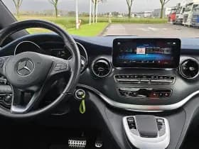 Mercedes-Benz Eqv thumbnail 7