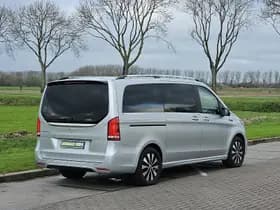 Mercedes-Benz Eqv thumbnail 3