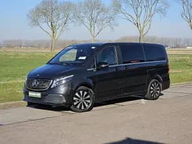 Mercedes-Benz Eqv thumbnail 2