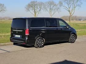 Mercedes-Benz Eqv thumbnail 3