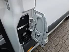 Mercedes-Benz Sprinter thumbnail 16