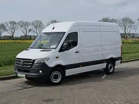 Mercedes-Benz Sprinter thumbnail 2