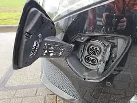 Mercedes-Benz Eqv thumbnail 28