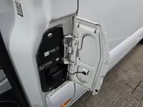 Mercedes-Benz Sprinter thumbnail 16