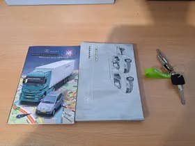 Mercedes-Benz 300 thumbnail 10