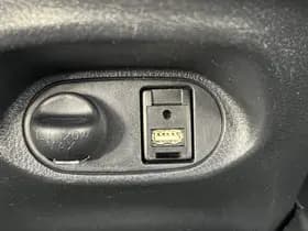 Toyota Yaris thumbnail 105