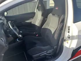 Toyota Yaris thumbnail 79