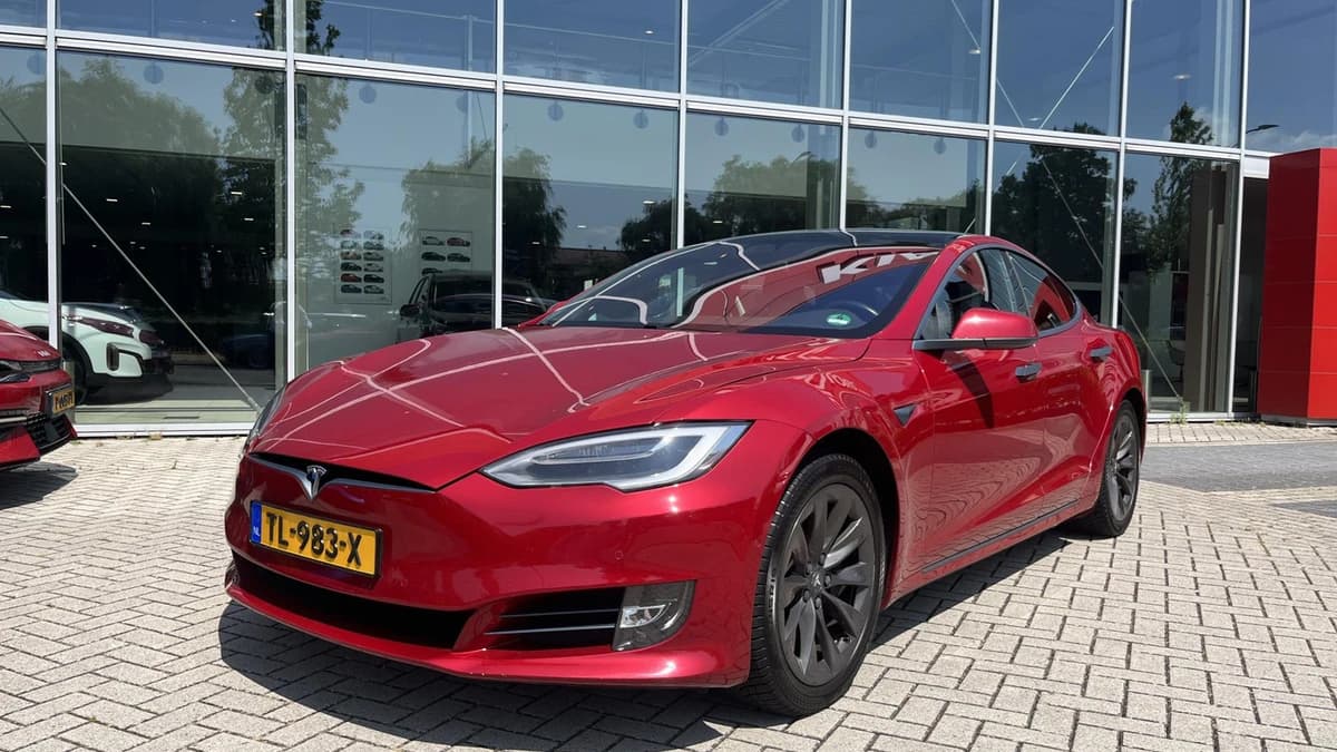 Tesla Model-s — foto 1