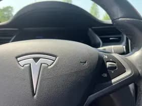 Tesla Model-s thumbnail 46