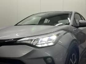 Toyota C-hr thumbnail 4